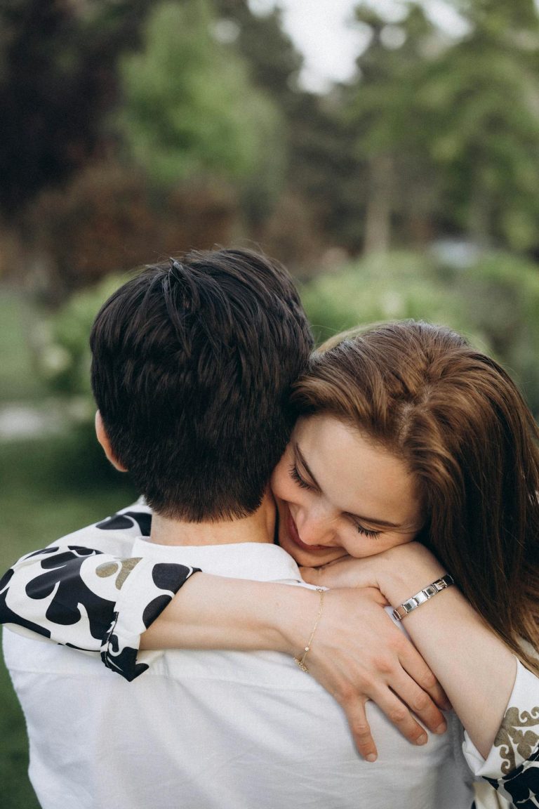 Woman hugging a man women and accountability as a tool to quit porn